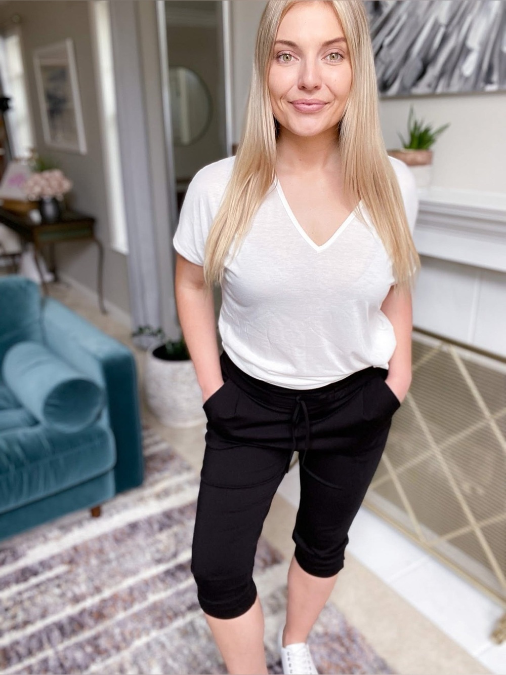 The Weekender Capris (NWT) Black, Size Small *fits like a S/M **with stretch